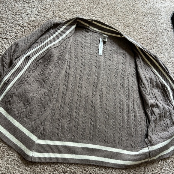 VS PINK Collegiate Cable-Knit Iced Coffee Oversized Cardigan NWT Small - Picture 4 of 10